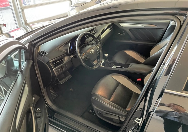 Toyota Avensis cena 46500 przebieg: 224768, rok produkcji 2016 z Tuchów małe 67
